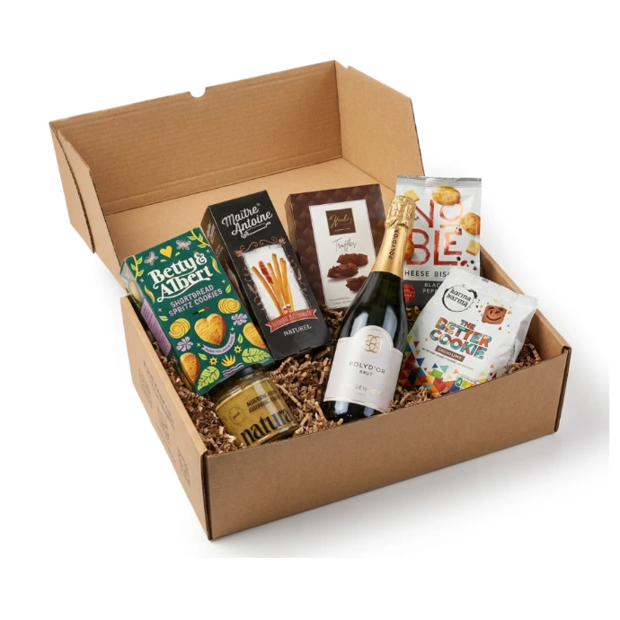 Une Box Gourmande ouverte, laissant voir ses produits artisanaux.